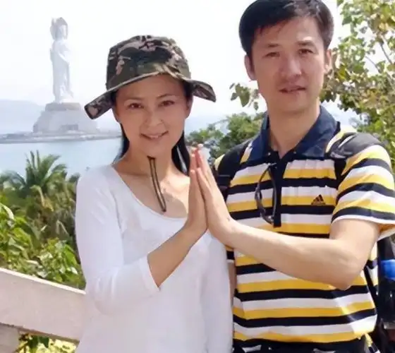 回顾演员许云帆娶黄志忠前妻何音与继子处成朋友至今无儿女