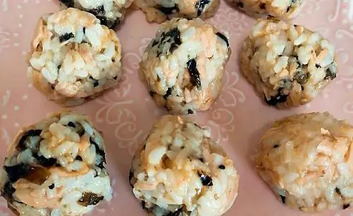 鲔鱼饭团的做法 步骤5