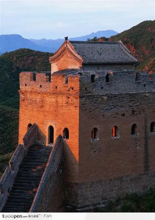 晚霞下的烽火台