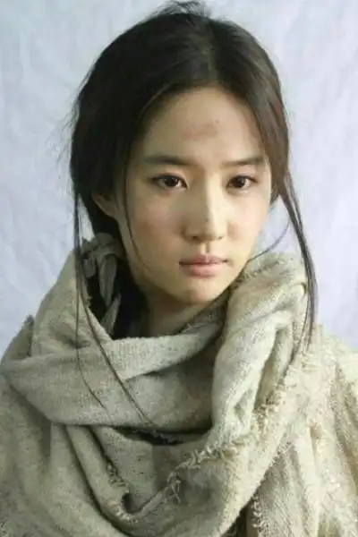 盘点刘亦菲那些年的"丑照"!大妈既视感传出,最后一张依然美丽