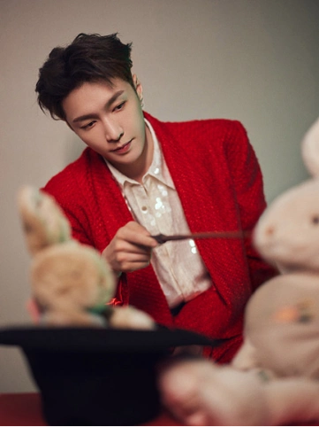 《酒》演唱:张艺兴《酒》的上线脱胎于歌手出道十周年的回顾与感慨