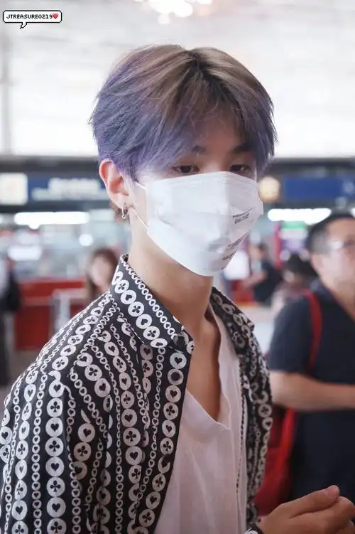 富贵小鬼北京出发前往银川 是机场最酷帅的少年没错了_justin