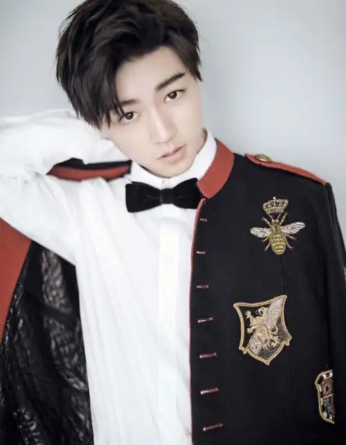 2017时尚芭莎九月下王俊凯 cr.陈漫chenman