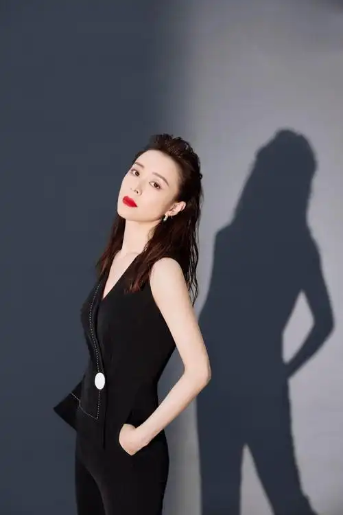 女演员张静初性感优雅时尚写真