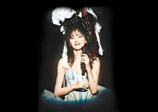 图文:梅艳芳生前演出照片-1995年演唱会