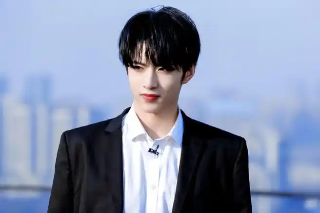 刘耀文超绝少年气##刘耀文西装狙击