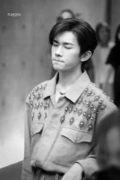 外媒镜头下的易烊千玺生图##易烊千玺秀场直拍