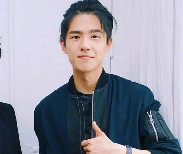 虎牙弟弟刘昊然少年感穿搭指南让你拥有少年的一切美好