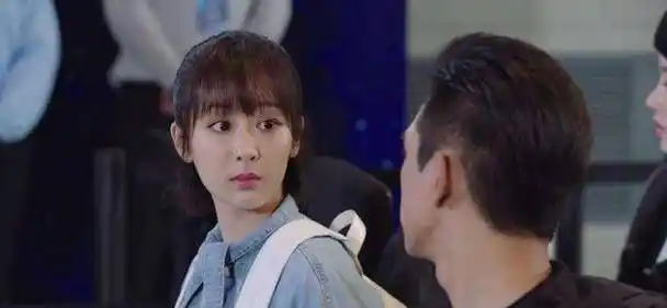 邓伦去杨紫店内吃烤鱼,点了8斤大鱼!看见金额后不淡定从容了!