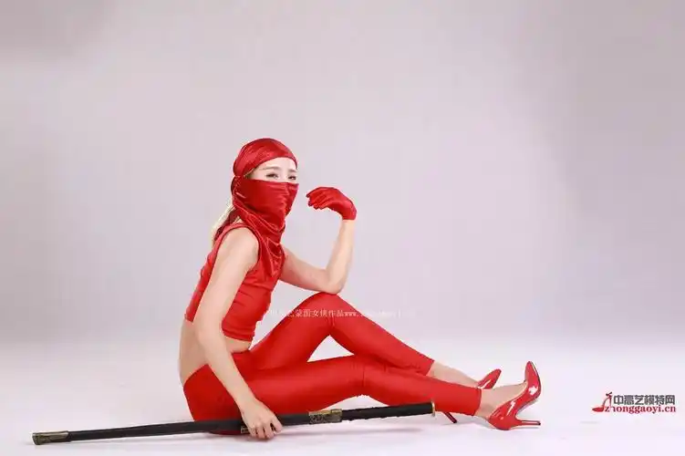 中高艺模特寒儿蒙面女侠造型摄影