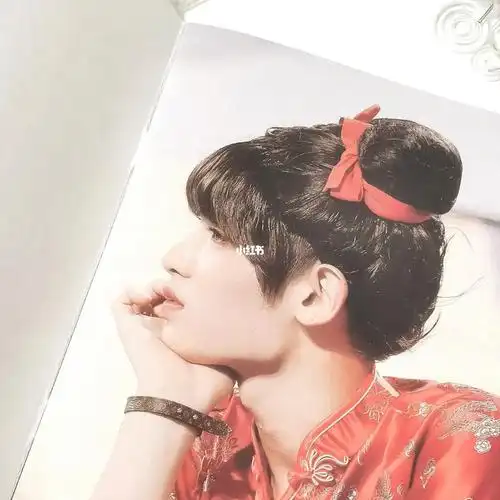 黄明昊  #jjjustin0219海鲜市场150收了个art film 尊好看啊喂尤其