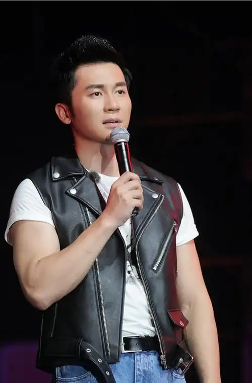 跑男3唱响音乐魔章 大黑牛李晨震撼开嗓