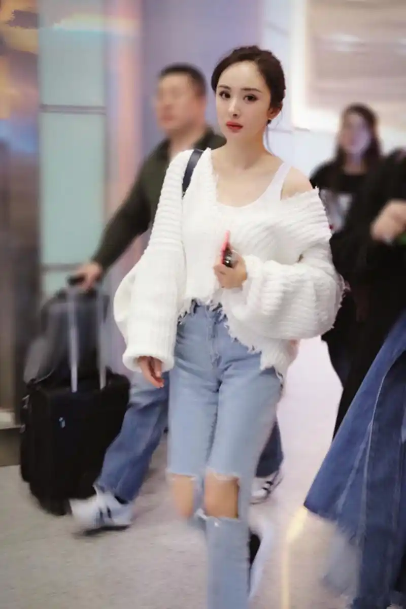 杨幂最新机场秀街拍,大幂幂你还是这样美美的呀