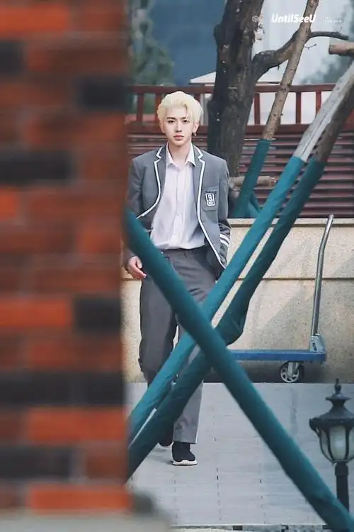 长相干净的初恋脸#蔡徐坤标准初恋脸,干净帅气,笑容治愈这是令多少人