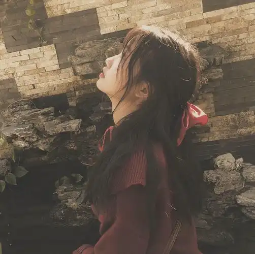 森系女生头像:借我安适的清晨,与傍晚,看似水流年.