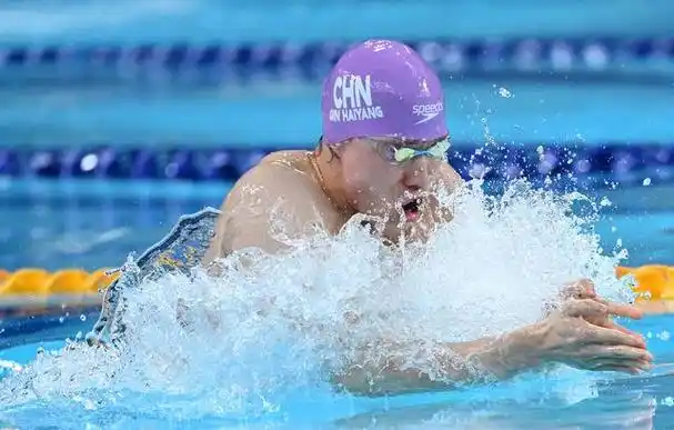 当日,在成都举行的第31届世界大学生夏季运动会游泳项目男子50米蛙泳