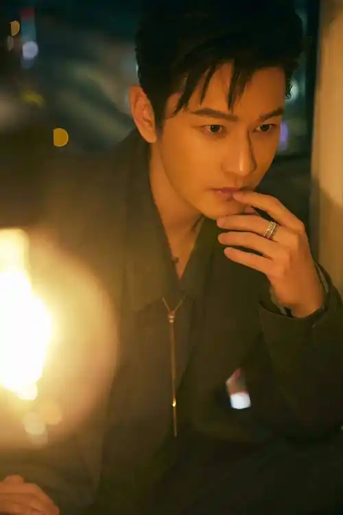 男星黄晓明时尚写真:仪表堂堂,玉树临风