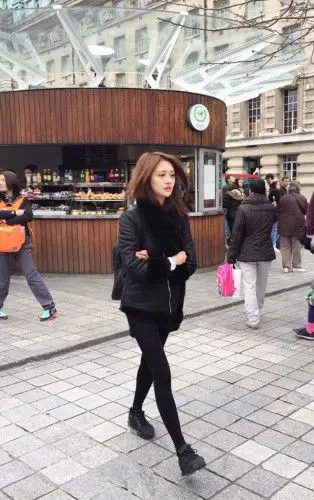 《花儿与少年》郑爽骑马照首曝光 英姿飒爽俏皮