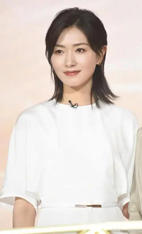 万茜,出生于1982年,是中国大陆女演员和歌手.