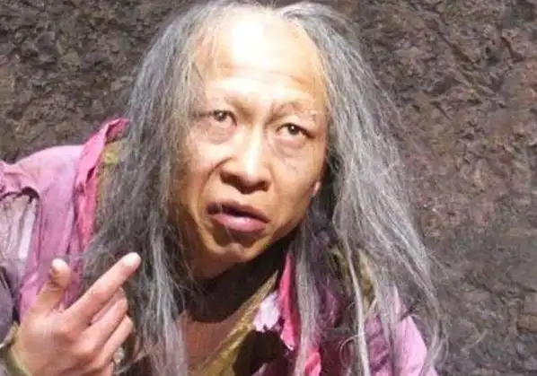 黄晓明裘千尺近照(裘千尺李明30岁进北电)