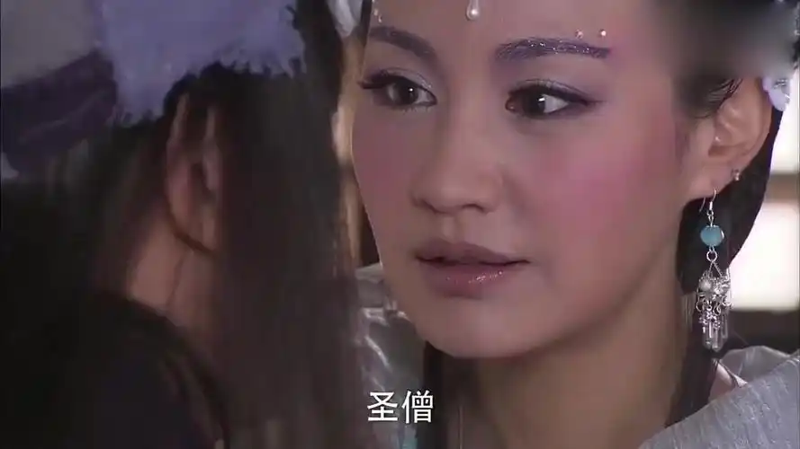 活佛济公:济公为白灵调养身体,不料被白灵紧紧抱住,转起了圈圈!