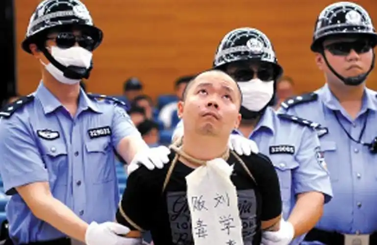 为什么押送死刑犯的特警都要带口罩和墨镜?
