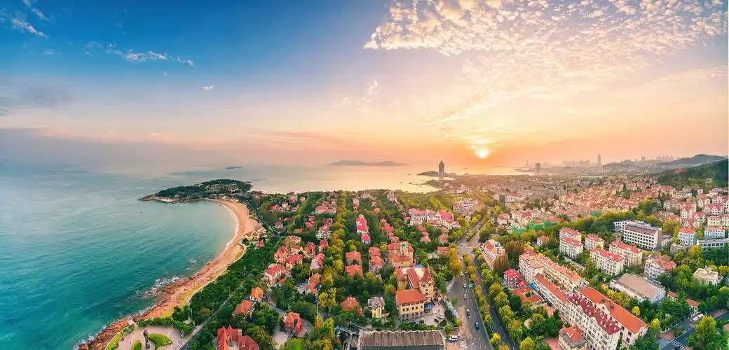 若非八关风景好,此生何必居青岛!