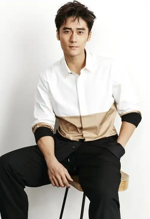 蒋劲夫,1991年9月2日降生于湖南长沙的繁华都市之中,其父蒋春来是一位