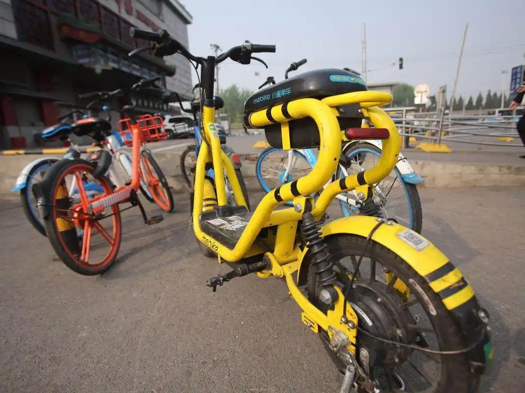 不上牌照就运营 北京这些无牌共享电动车怎么办?