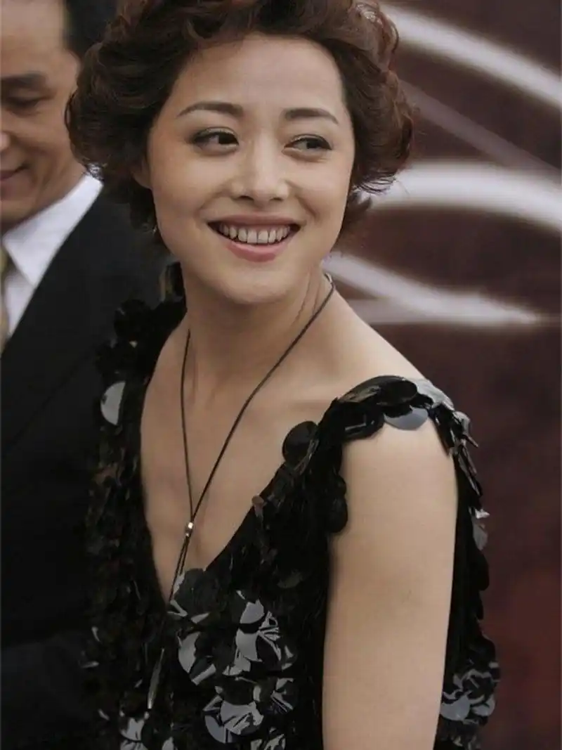 刘蓓生于中国北京,毕业于北京戏曲学校出,中国内地女演员.