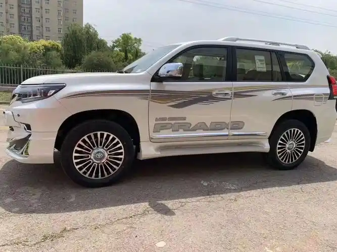 丰田兰德酷路泽我最喜欢的一款霸气suv,加了套件帅得一批呀.