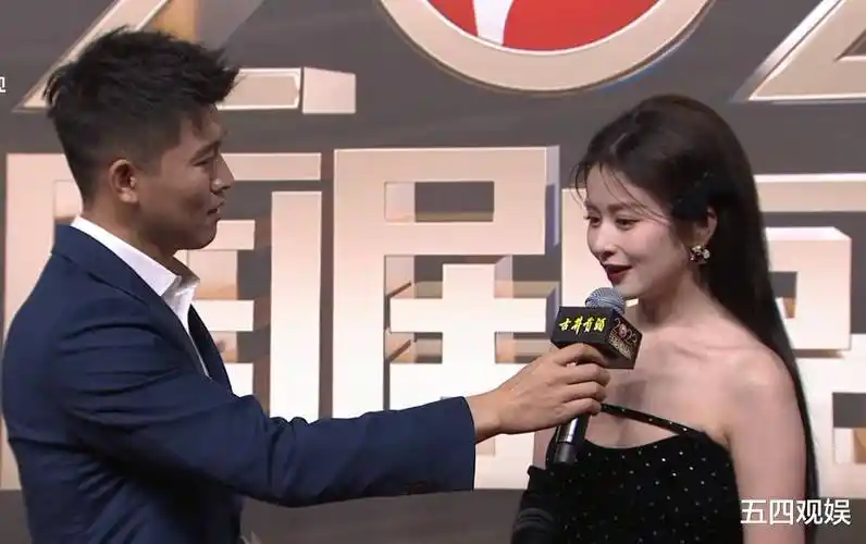 红毯成"明星现形镜",冯绍峰双眼无神,周涛状态良好_皱纹_杜淳_陆毅