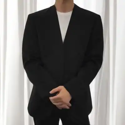 房产经纪人头像男正装 正规房地产经纪人微信头像