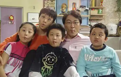 《成长的烦恼》与《家有儿女》两部电视剧哪个更好些?-剧情奥秘