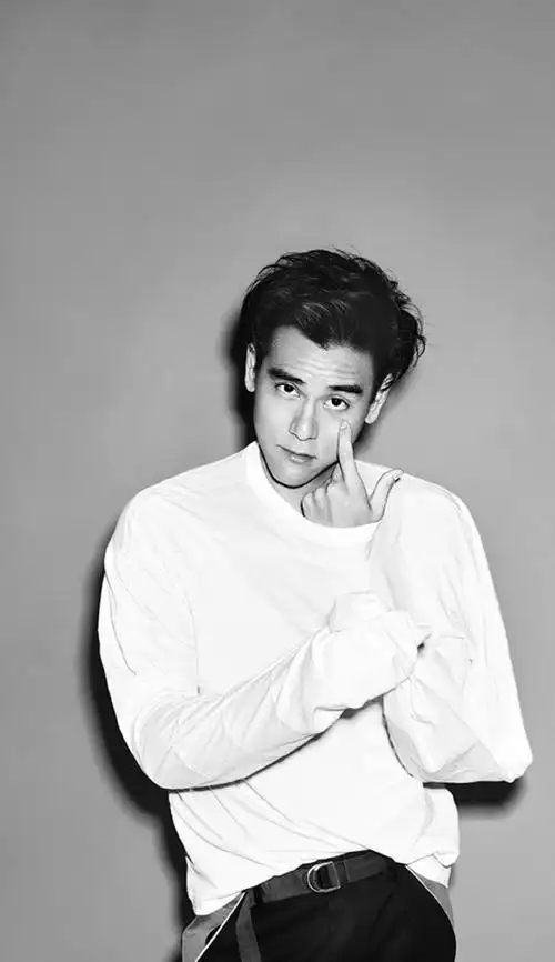 彭于晏帅气写真图片