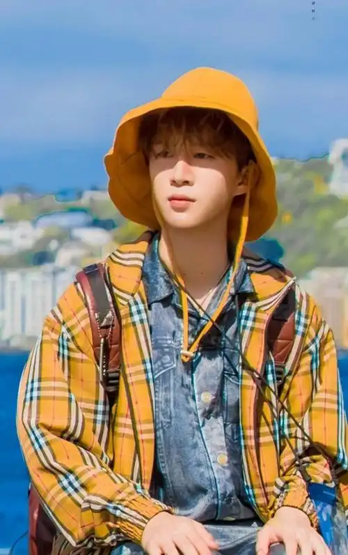 《青春的花路》:头戴渔夫帽的范丞丞是春田花花幼儿园的小朋友吗