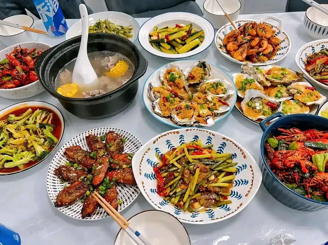 第一次去男朋友家的时候,他妈妈准备了一桌丰盛的美食.