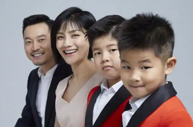 毕竟颜值在那呢,不过,每个年龄阶段都有他独特的状态,像沙溢这样遵循