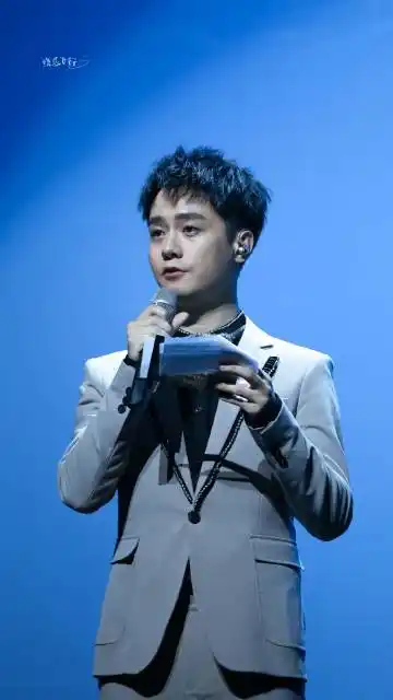 赵越nemo[超话]# 这世界全部的漂亮不敌. 来自绕月飞行丨赵越 - 尾