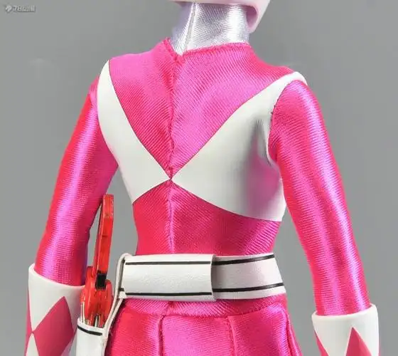 绿战士大臂臂环和胸外甲存在一定干涉头盔方面就是一个龙头了胸部细节