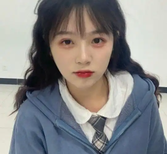 qq可爱女生头像呆萌清新 做个木偶人忘记爱和痛