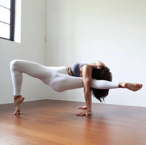 古力娜扎的身材有多好穿家居服也藏不住凹凸感这比例真美