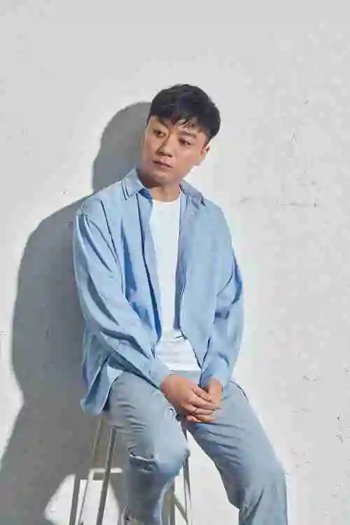 张磊献唱爱在粉雪时光主题曲细腻声线温暖冬季