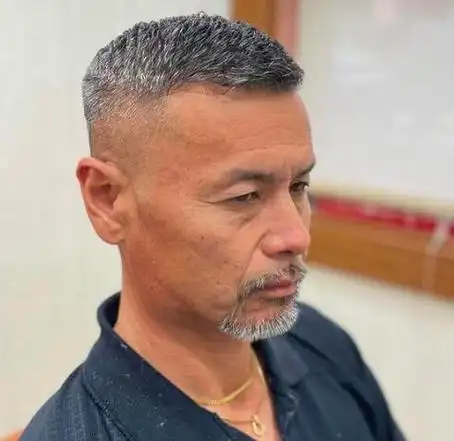 50岁男人,夏天要剪就剪这"3种"短发,清爽又减龄,照着剪准帅|发型|脸型