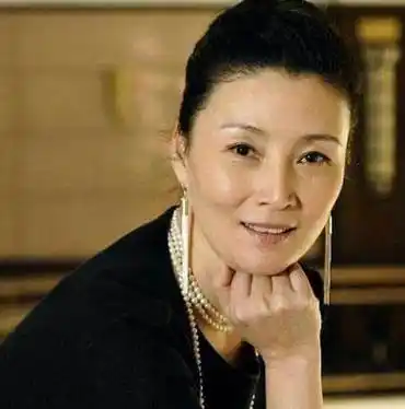 上海演员朱茵个人资料朱茵前夫朱茵女儿