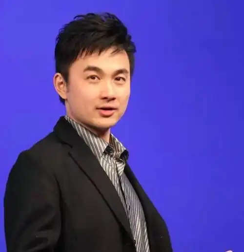 打开网易新闻 查看更多图片失之交臂当年黄浩主持《智力大冲浪》,同时