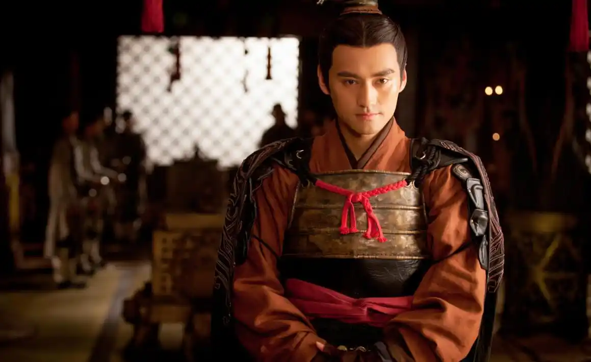 袁弘挑战帝王刘秀压力大 戏外成"黑妻狂魔"