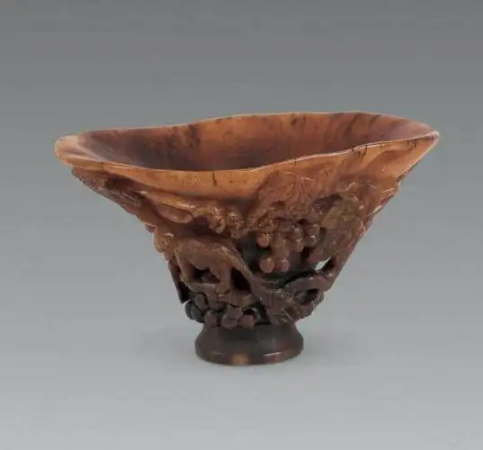 犀角用热水抽提, 可得 2mg/g 的氨基酸, 其中含丝氨