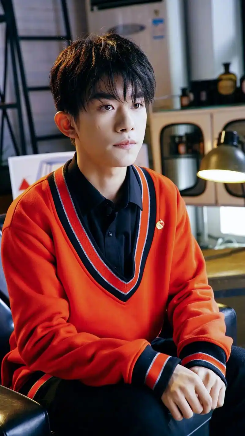 一心一意,易烊千玺意大利的圣天使桥, 那是信徒的朝圣之路,圣徒彼得