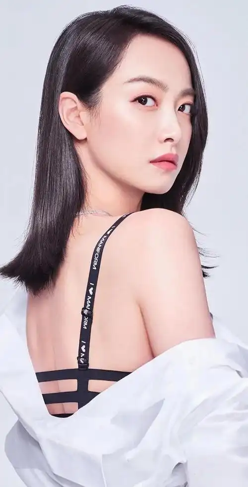 宋茜绚丽多彩俏丽写真优雅迷人